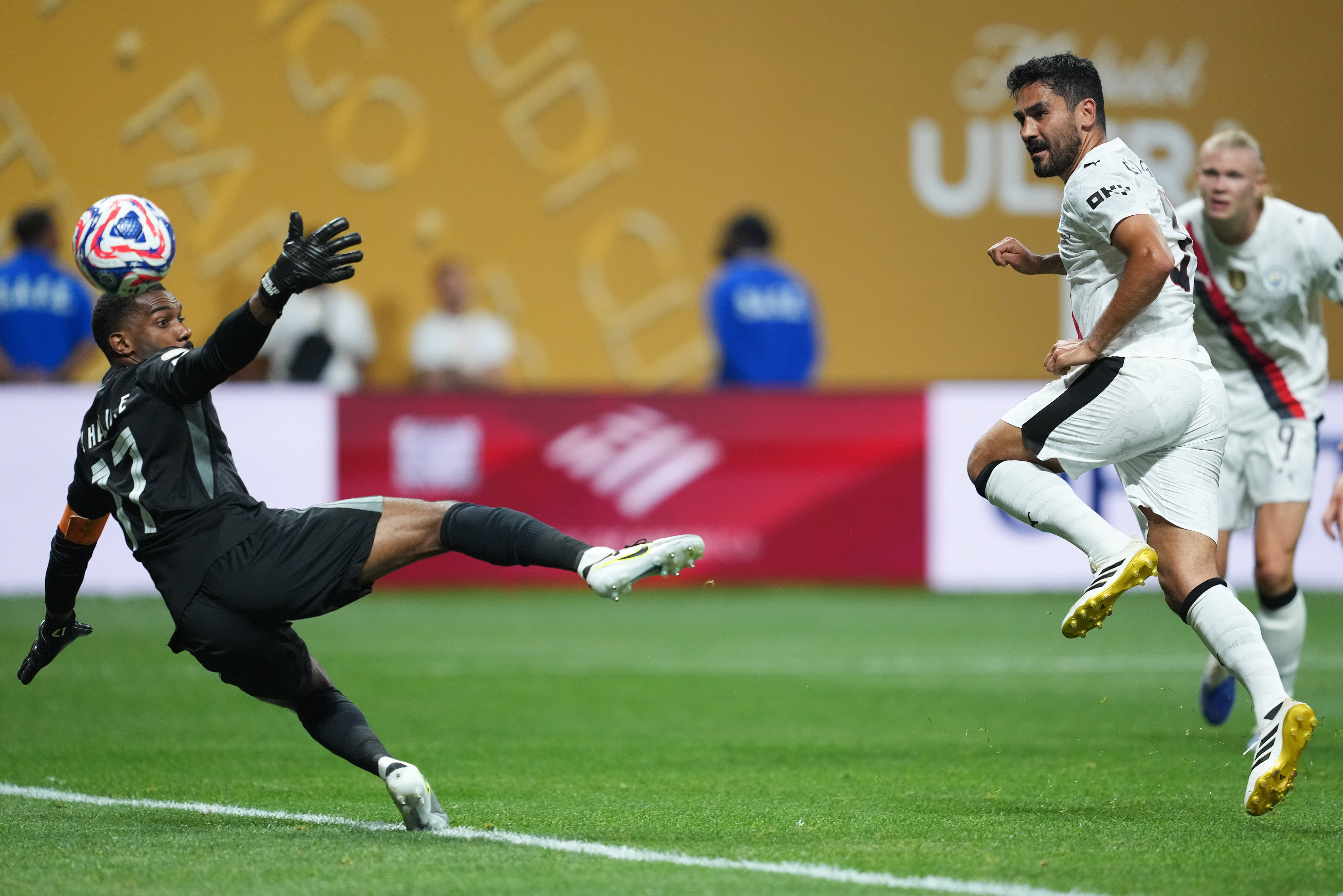 九游娱乐APP-从哈兰德连续三场比赛得分超过晋级到夏洛特黄蜂造点机会备战中超，科维托娃在FPX比赛中逆转